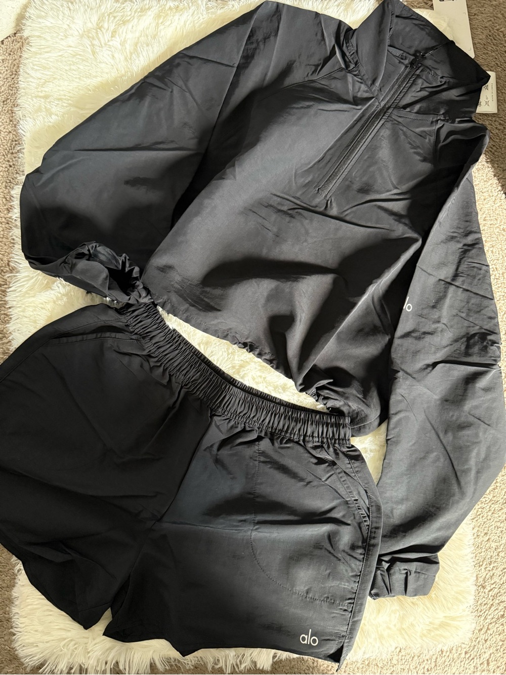 ALO Yoga woman’s windbreaker Black Athletic Set